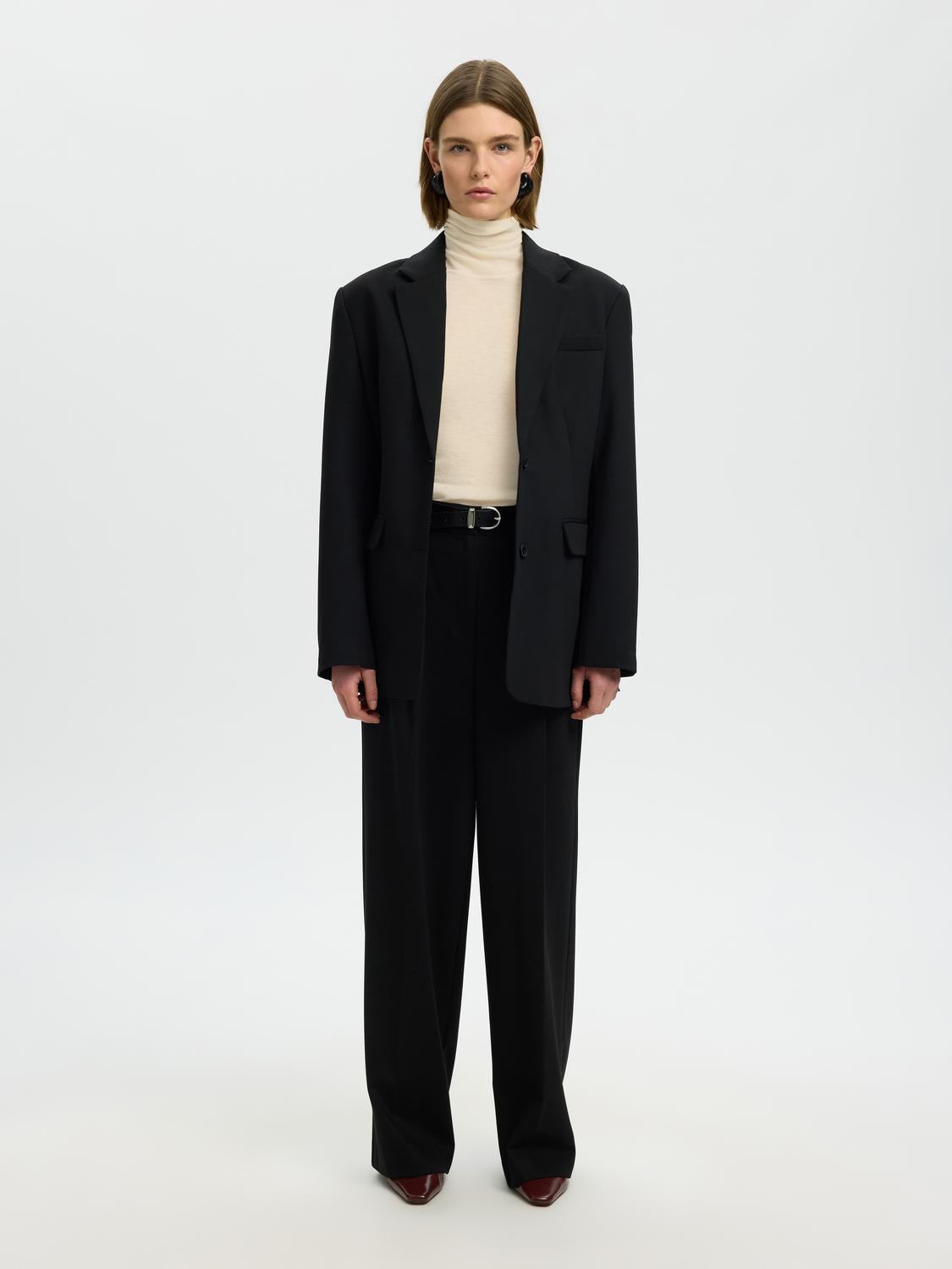 model_shot-creative